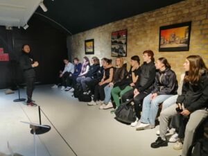 Hello! Nous, c'est la filière AGORA de l'ensemble Saint Luc de Cambrai. Nous sommes partis sur Dunkerque pour vivre une journée d'intégration vraiment incroyable, organisée par nos professeurs. 16
