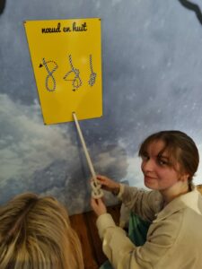 Hello! Nous, c'est la filière AGORA de l'ensemble Saint Luc de Cambrai. Nous sommes partis sur Dunkerque pour vivre une journée d'intégration vraiment incroyable, organisée par nos professeurs. 3