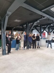 Hello! Nous, c'est la filière AGORA de l'ensemble Saint Luc de Cambrai. Nous sommes partis sur Dunkerque pour vivre une journée d'intégration vraiment incroyable, organisée par nos professeurs. 5