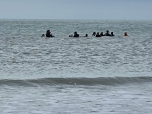 Hello! Nous, c'est la filière AGORA de l'ensemble Saint Luc de Cambrai. Nous sommes partis sur Dunkerque pour vivre une journée d'intégration vraiment incroyable, organisée par nos professeurs. 6
