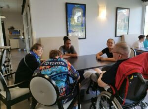 Les élèves de 5ème du Collège St Jean-Baptiste de la Salle de Valenciennes en visite à la maison de retraite La Treille... 1