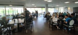 Les élèves de 5ème du Collège St Jean-Baptiste de la Salle de Valenciennes en visite à la maison de retraite La Treille...
