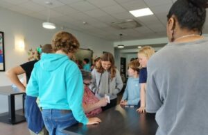 Les élèves de 5ème du Collège St Jean-Baptiste de la Salle de Valenciennes en visite à la maison de retraite La Treille... 4