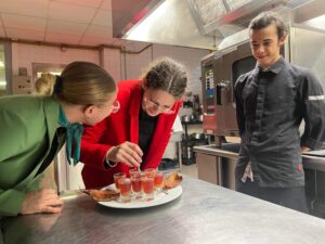 Réaliser des cocktails et des amuse-bouche sur la thématique de l'Automne, c'est le défi des élèves de l'Institution Saint Pierre de Fourmies 3