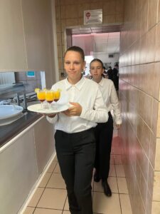 Réaliser des cocktails et des amuse-bouche sur la thématique de l'Automne, c'est le défi des élèves de l'Institution Saint Pierre de Fourmies 8