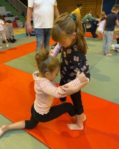 Sport et Solidarité étaient au progamme de la dernière matinée de classe de la période à l'école Saint Joseph de Cambrai. 6