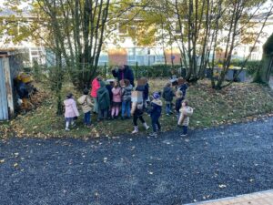 A l'école Saint Bernard de Cambrai. Les enfants ont appris à prendre soin des oiseaux en hiver. 3