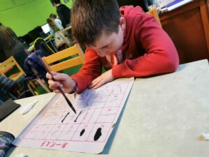 Cours de chinois LVC (Langue Vivante Complémentaire) ce vendredi après-midi au Collège Notre Dame de L'Assomption de Bavay. BRAVO à nos élèves motivés et un grand MERCI à Madame Barbier !