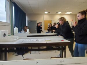 Dans le cadre de la fête de la science, les élèves de seconde GT et de la section ST2S du Lycée Hélène Boucher de Somain ont participé à un atelier sarbacane. 3