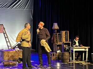 Dans le cadre du devoir de la mémoire et en lien avec le programme de Français et d’Histoire, les élèves de 3eme ont participé à la représentation théâtrale de la pièce « Un fusil à la main » par la compagnie La Belle Histoire. 6