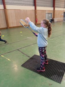 Initiation au Badminton à l'école Saint Joseph de Solesmes pour les CE2-CM1 2