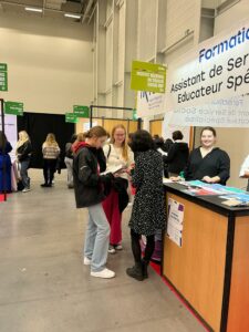 Les élèves de Seconde du Lycée Notre Dame de Valenciennes se sont rendus au Salon de l'Etudiant de Valenciennes, accompagné de leurs enseignants... 4