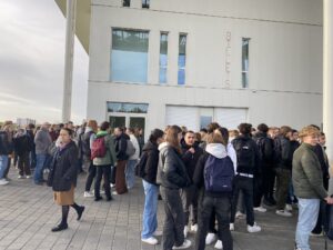 Les élèves de Seconde du Lycée Notre Dame de Valenciennes se sont rendus au Salon de l'Etudiant de Valenciennes, accompagné de leurs enseignants... 6