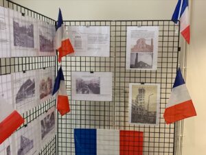 Les élèves du Lycée La Sagesse de Valenciennes en route pour l'exposition "Valenciennes place forte au fil du temps III, 1914 - 1940 3