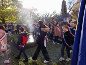 Un grand merci aux enfants de l'école Jeanne d'Arc de Condé sur l'Escaut pour leur participation au défilé du 11 novembre. 1