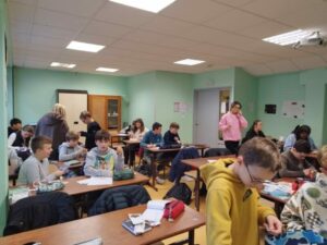A l'occasion de Noël, la classe de 5ème D du Collège Saint Jean-Baptiste de la Salle de Valenciennes s'est rendue à la maison de retraite La Treille 8