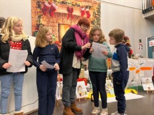 Célébration de Noël sous le signe de la Lumière des classes de cycle 2 à l'école Notre Dame de la Renaissance de Somain 4