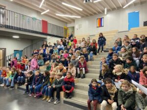 Célébration de Noël sous le signe de la Lumière des classes de cycle 2 à l'école Notre Dame de la Renaissance de Somain 7