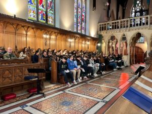 C’est avec fierté que nos 80 jeunes de l'Institution Saint Jean de Douai ont pu de nouveau défendre les couleurs de leur établissement lors du traditionnel week-end sportif au collège Saint Edmund de Ware (Angleterre).