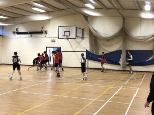 C’est avec fierté que nos 80 jeunes de l'Institution Saint Jean de Douai ont pu de nouveau défendre les couleurs de leur établissement lors du traditionnel week-end sportif au collège Saint Edmund de Ware (Angleterre). 6