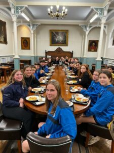 C’est avec fierté que nos 80 jeunes de l'Institution Saint Jean de Douai ont pu de nouveau défendre les couleurs de leur établissement lors du traditionnel week-end sportif au collège Saint Edmund de Ware (Angleterre). 8