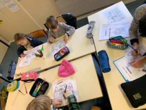 C'est désormais une tradition à l'école, chaque temps fort liturgique est l'occasion pour les enseignants de mener des ateliers de catéchèse. 1