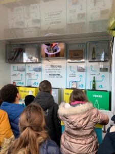 C'est un étrange camion qui a fait son entrée le 21 novembre dernier à l'école Saint Roch de Cambrai
