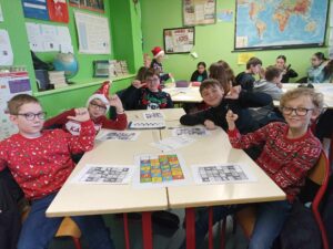 Initiation au Langage des signes ce matin avec la 5° Paris du Collège Sainte Marie de Valenciennes. 2