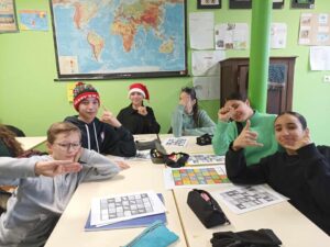 Initiation au Langage des signes ce matin avec la 5° Paris du Collège Sainte Marie de Valenciennes.