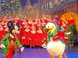La chorale du Collège Saint Luc de Cambrai à Euro Disney ! 1