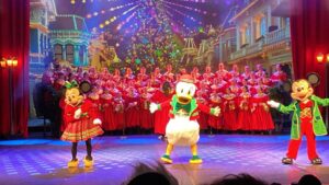 La chorale du Collège Saint Luc de Cambrai à Euro Disney ! 2