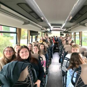 L'équipe pastorale de l'institut d'Anchin à proposée aux 45 jeunes qui se préparent à la confirmation de prendre quelques heures en cœur à cœur avec Jésus. 3