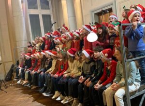 Les 5 écoles catholiques de Cambrai chantent Noël 2
