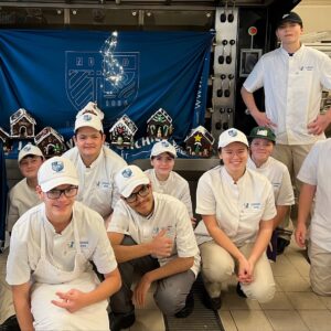 Les élèves de 2 Pro PÂT 1 du Lycée Hôtelier Notre Dame de la Providence d'Orchies, prépare Noël avec le chef Jakobowski