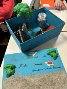 Les élèves de 5ème de l'Institution Saint Michel de Solesmes ont fait voyager leurs camarades en leur présentant un livre sur le thème du voyage. 16