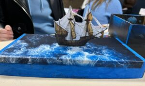 Les élèves de 5ème de l'Institution Saint Michel de Solesmes ont fait voyager leurs camarades en leur présentant un livre sur le thème du voyage. 1