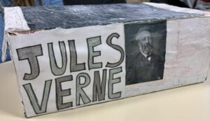 Les élèves de 5ème de l'Institution Saint Michel de Solesmes ont fait voyager leurs camarades en leur présentant un livre sur le thème du voyage. 25