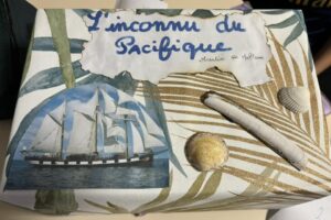 Les élèves de 5ème de l'Institution Saint Michel de Solesmes ont fait voyager leurs camarades en leur présentant un livre sur le thème du voyage. 26