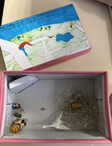 Les élèves de 5ème de l'Institution Saint Michel de Solesmes ont fait voyager leurs camarades en leur présentant un livre sur le thème du voyage. 31