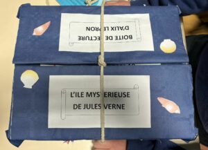 Les élèves de 5ème de l'Institution Saint Michel de Solesmes ont fait voyager leurs camarades en leur présentant un livre sur le thème du voyage. 3