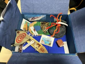 Les élèves de 5ème de l'Institution Saint Michel de Solesmes ont fait voyager leurs camarades en leur présentant un livre sur le thème du voyage. 4