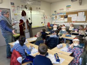 Les élèves de l'école Notre Dame des Anges de St Amand les Eaux ont eu la visite d'une star internationale : Saint Nicolas ! 3