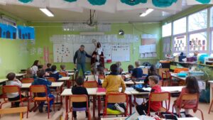 Les élèves de l'école Notre Dame des Anges de St Amand les Eaux ont eu la visite d'une star internationale : Saint Nicolas ! 4