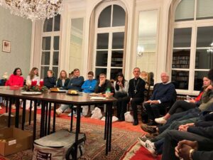 Mgr Dollmann, évêque de Cambrai, a reçu chez lui à l’évêché, les lycéens de l'Institut d'Anchin qui ont reçu le sacrement de confirmation en juin dernier. 1