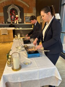 à l'Institution Jeanne d'Arc d'Aulnoye-Aymeries le service a été réalisé par nos élèves de 2nde Pro ! 5