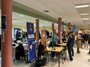 Ce samedi, plusieurs centaines de collégiens et de lycéens du Lycée Hélène Boucher-Somain et de Notre Dame de la Renaissance - Somain ont eu la chance de rencontrer des étudiants et des professionnels dans le cadre de notre Forum des Métiers. 12