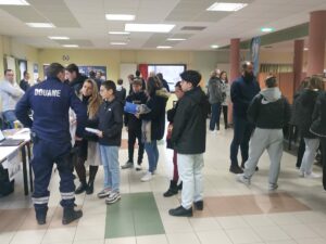 Ce samedi, plusieurs centaines de collégiens et de lycéens du Lycée Hélène Boucher-Somain et de Notre Dame de la Renaissance - Somain ont eu la chance de rencontrer des étudiants et des professionnels dans le cadre de notre Forum des Métiers. 6