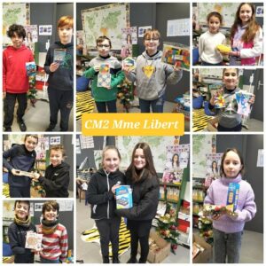 En ce jour de rentrée, les élèves de l'école Notre Dame de Grâce de Maubeuge ont eu la surprise de trouver des cadeaux sous les sapins de leurs classes. La magie de Noël se poursuit... 5