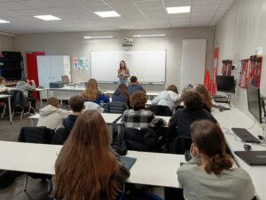 Jeanne, élève de 3ème au collège de la Renaissance à Somain a brillamment réussi le concours interne de lecture. 2