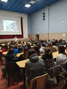 Les élèves de 1° et T° de l'institution Saint Michel de Solesmes se sont évadés sur les chemins de St Jacques de Compostelle grâce à l’intervention de Christian SULMON.